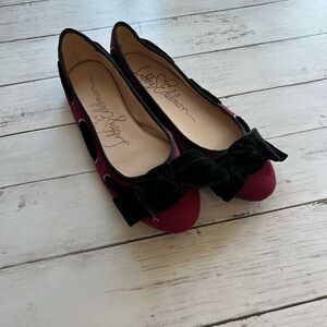 NWOT Libby Edelman Velvet flats in Burgandy and black